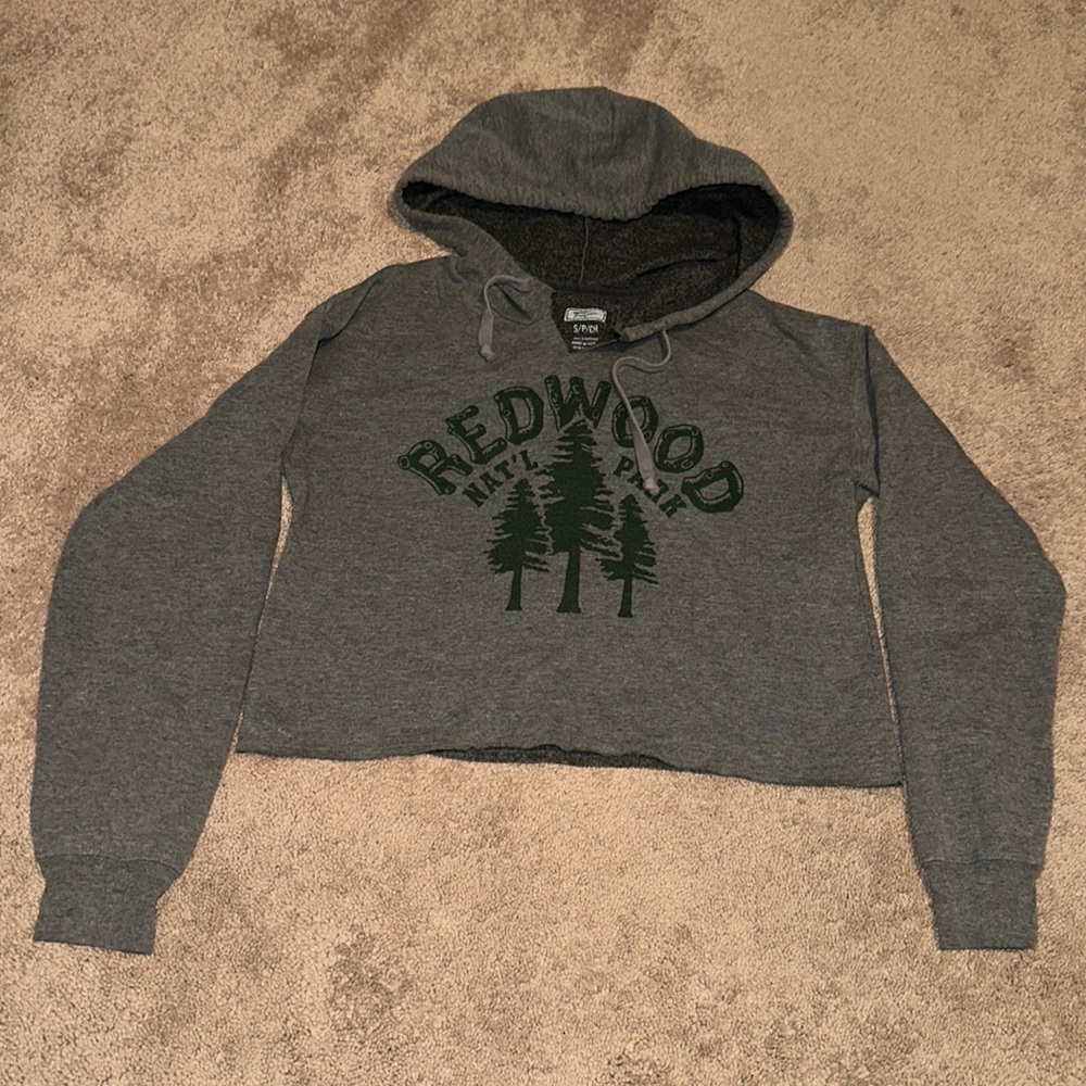 Women’s size small Tailgate by American Eagle crop hoodie Redwood national park